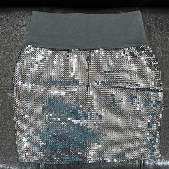 Silver sequin mini skirt - Picture 2 of 3
